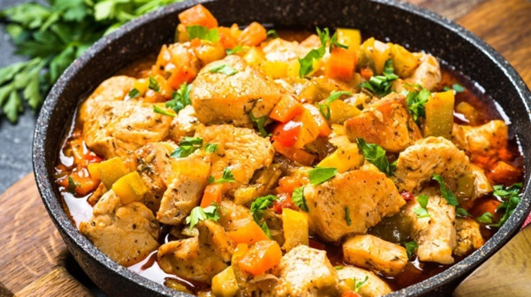 Рецепт дня: рагу з куркою та овочами