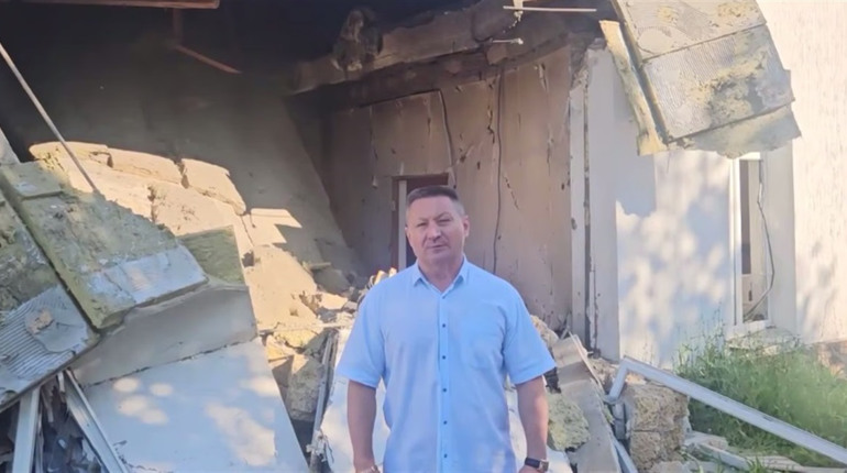 Окупанти заявили про удар по будівлі адміністрації в Лазурному на Херсонщині