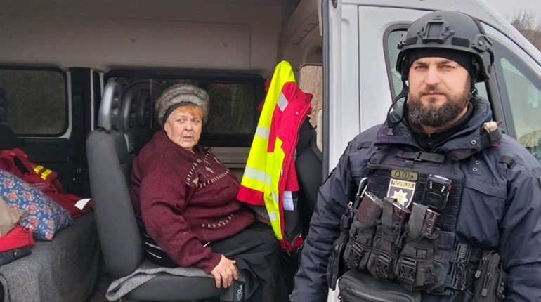Поліція продовжує евакуацію мешканців Куп’янського району