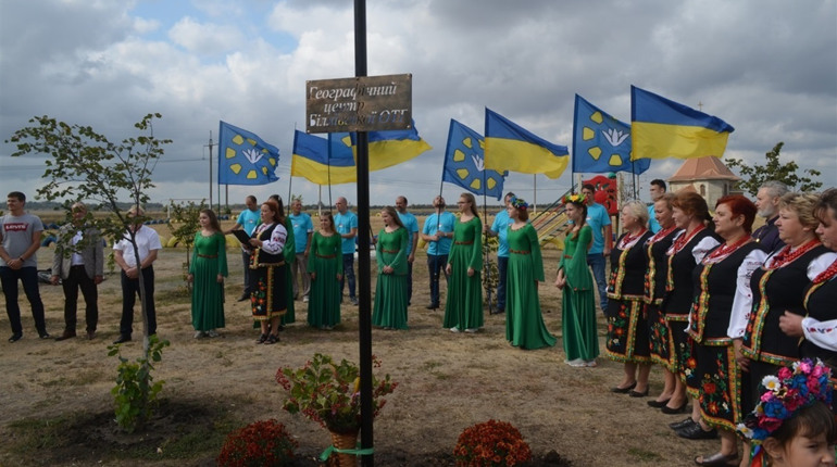У Майорах вирішили допомогти селу: зібрати макулатуру, а кошти витратити на благоустрій