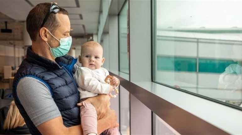 Чи потрібна нотаріальна згода батька дитини для виїзду за кордон у 2024 році — роз’яснення