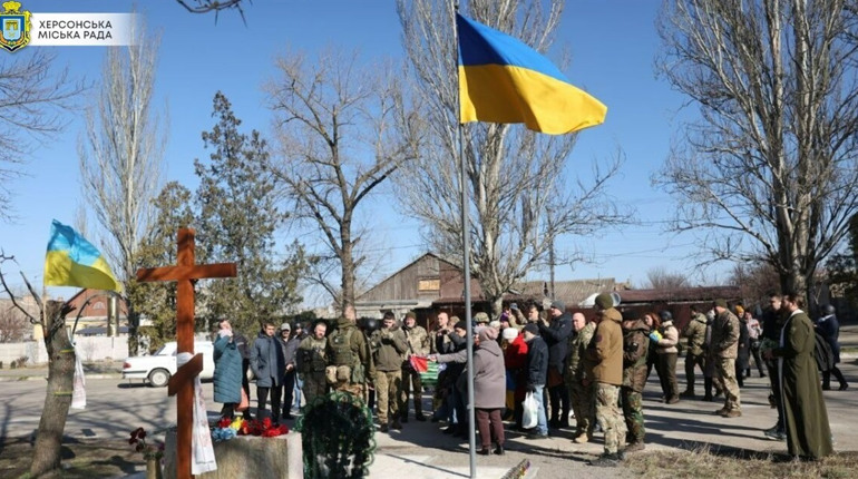 В Херсоні проведуть опитування щодо назви меморіалу загиблим в Бузковому сквері: як взяти участь