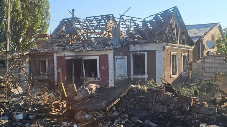 На Херсонщині армія рф завдала ударів по будинкам, поштовому відділенню, приватним автівкам