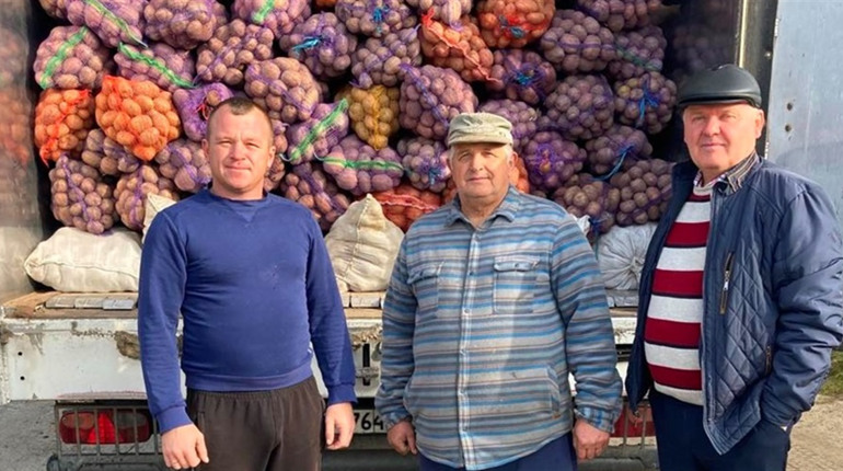 Віряни різних церков за тиждень зібрали двадцять тон картоплі для допомоги жителям східних областей