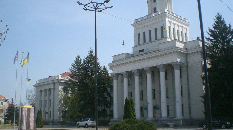З кого упаде «корона»