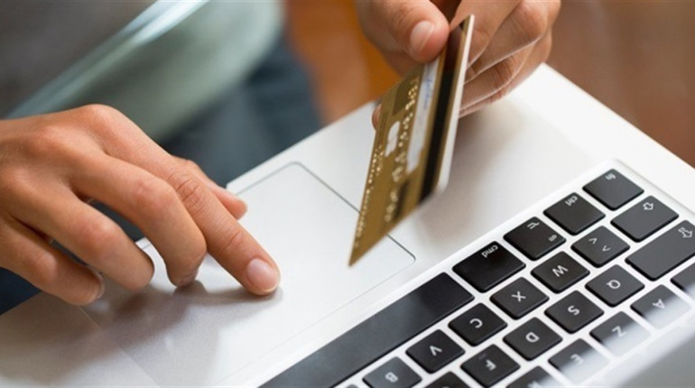 Шахраї обікрали шосткинця під виглядом надання державних виплат