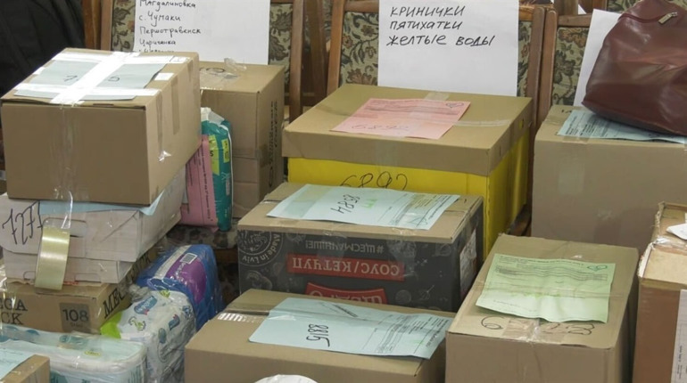Передають допомогу з Дніпра до Добропілля. Як працює Донецький волонтерський хаб у Дніпрі?