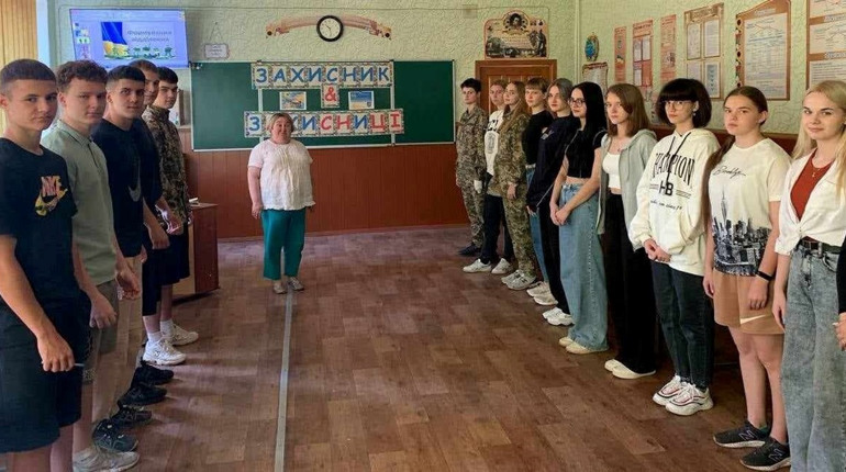 У ЗОШ №7 для школярів провели інтелектуальну гру "Захисники та Захисниці. Разом до Перемоги"