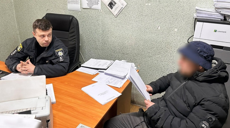 Вибух у Первомайську: чоловіка підозрюють у вбивстві дружини через посилку з вибухівкою