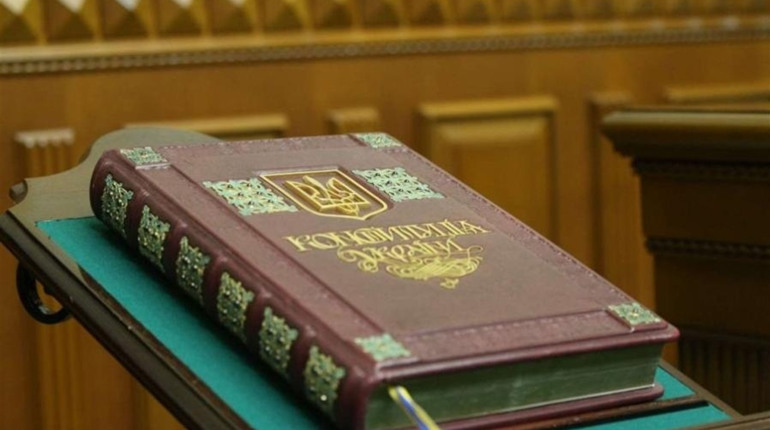 Чим зміни до Конституції України, які подав президент Зеленський, загрожують Біляївській ОТГ