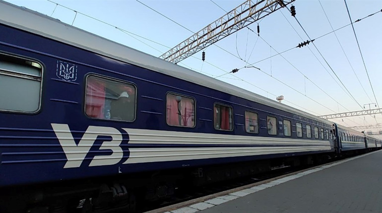 Рахунки різних банків в одному додатку та Дія.підпис для квитків на потяг. Що нового з 1 серпня