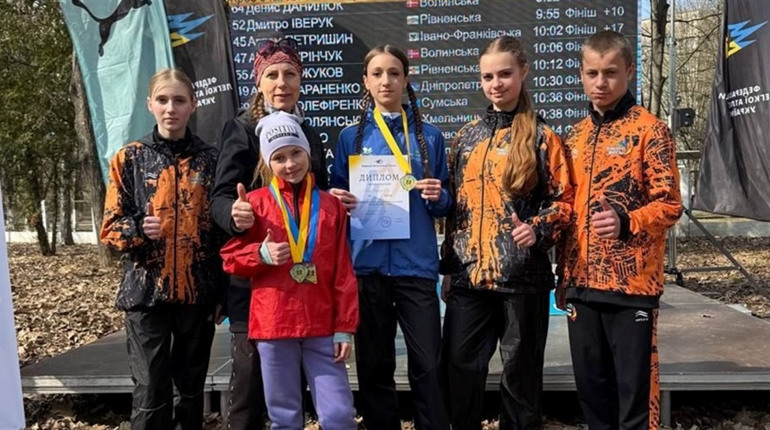 Даша Франчук із Бару — чемпіонка України з кросу: результати команди ДЮСШ «Колос» у Луцьку