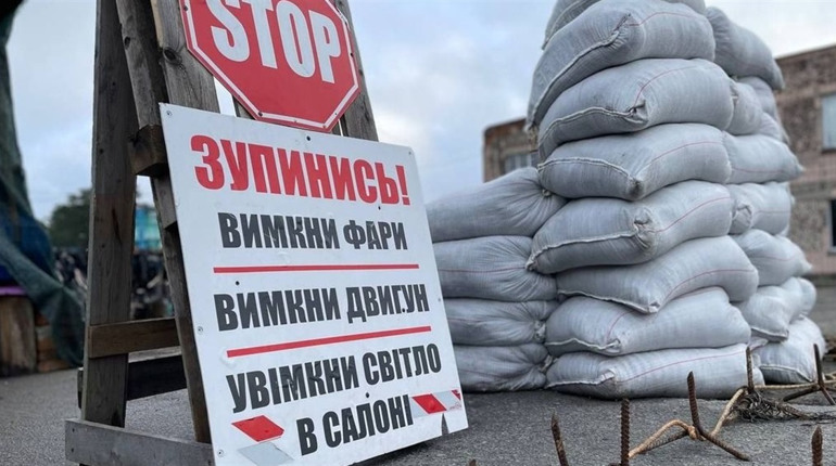 На блок-посту у Вараському районі правоохоронці задокументували хабар від водія з Волині
