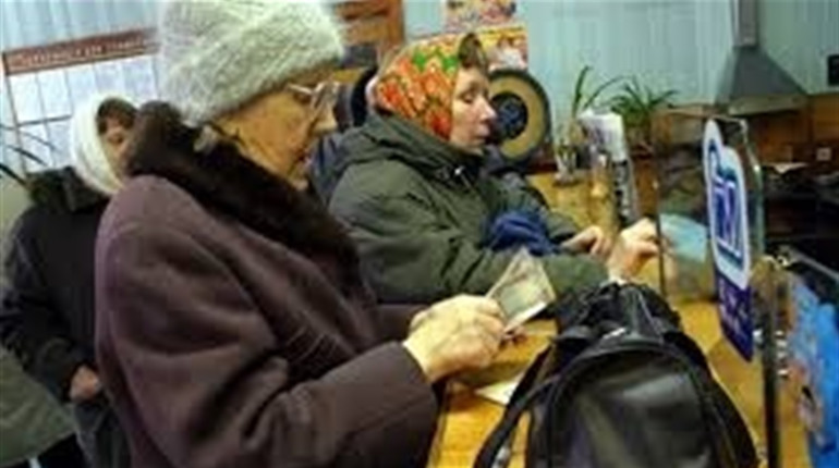 Перед виборами пенсіонерам виплатять по 2410 гривень