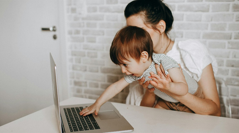 В Україні спростили отримання виплат для сімей з дітьми: що змінилось