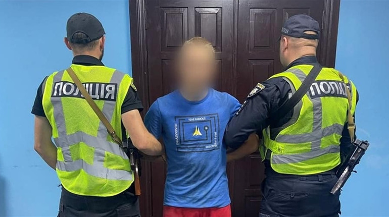 В Кагарлику чоловік пограбував кіоск: брав все, що потрапило під руку