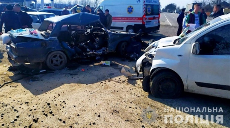 ДТП у Дубівцях: зіткнулись два автомобілі, постраждала 13-річна дитина та її мама