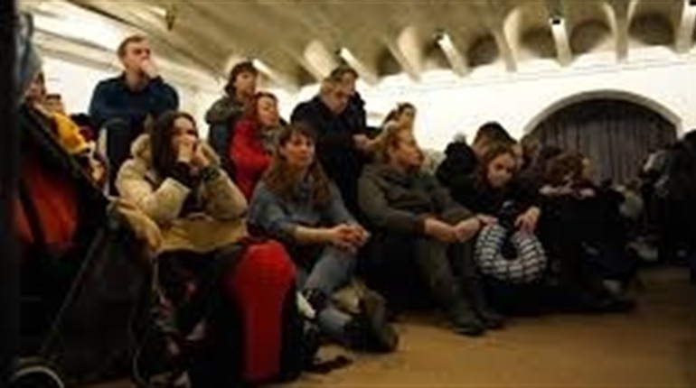 Якщо оголошено повітряну тривогу, не нехтуйте попередженням, ховайтесь в укриття