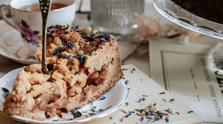 Рецепт дня: пиріг з яблуками та горіхами