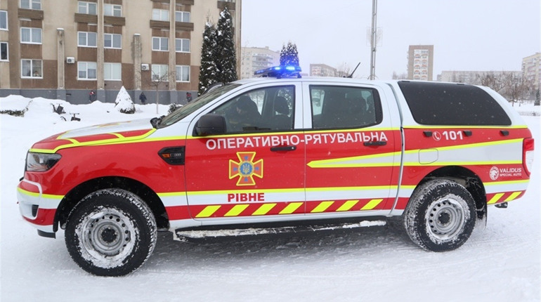 Вараські рятувальники отримали новий спецавтомобіль