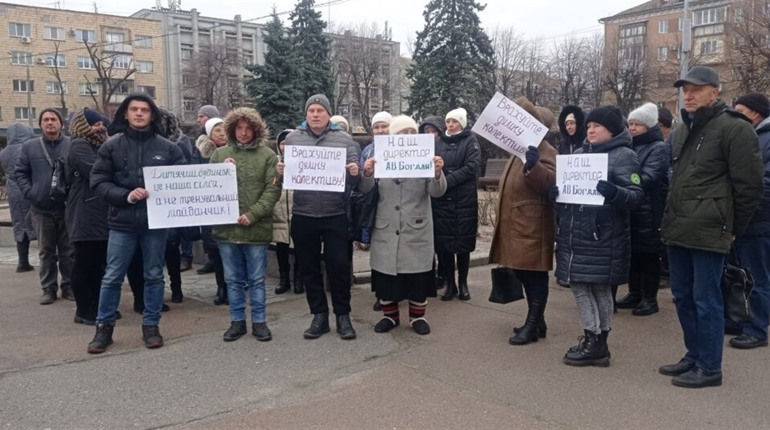 В Черкасах мітингували з вимогою не змінювати керівника Смілянського дитячого будинку-інтернату