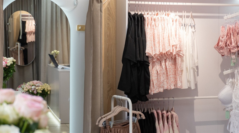 Білизна, одяг для сну й косметика: що пропонує новий простір Ami в Сарнах