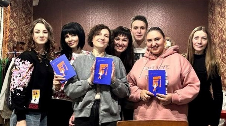 Читаючи – допомагаємо: як «Книгоголіки» Людмили Нужної підтримують тих, хто цього потребує