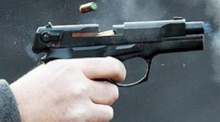 У Славуті 19-річний хлопець вистрелив собі у скроню з сигнального пістолета 