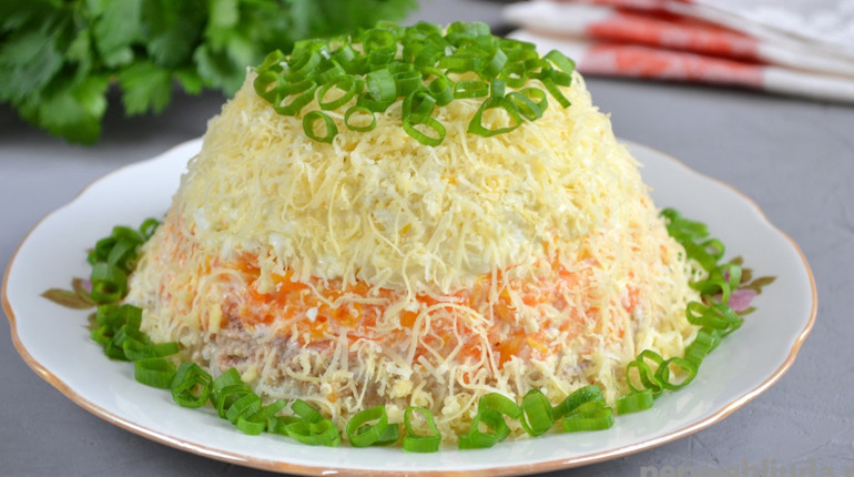Рецепт дня: салат із курячою грудкою та овочами