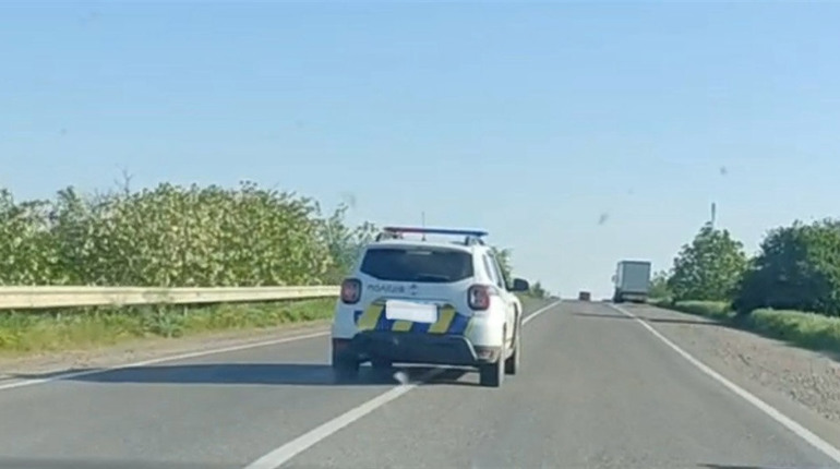 На трасі Одеса-Рені поліцейський на службовому авто порушив ПДР: розпочали службове розслідування