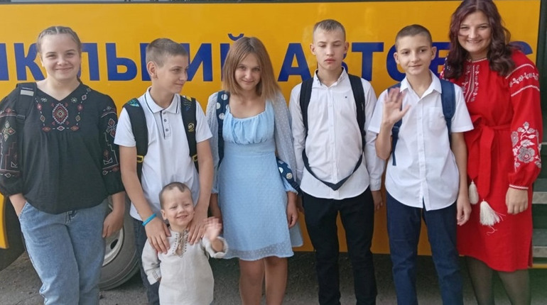 17 вересня в Україні – День усиновлення. Скільки дітей-сиріт перебувають на обліку на Луганщині