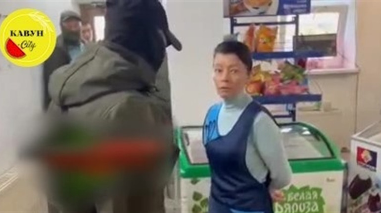 У Криму жінку затримали та судили за українську музику в соцмережах