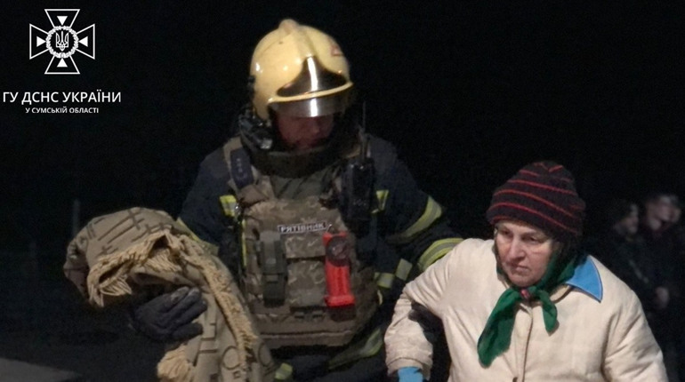 Рятувальники показали, як надавали допомогу підопічним психоневрологічного інтернату (відео)
