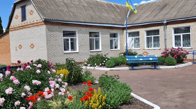 Воронівська школа працюватиме, але класів стане менше: так вирішив виконком
