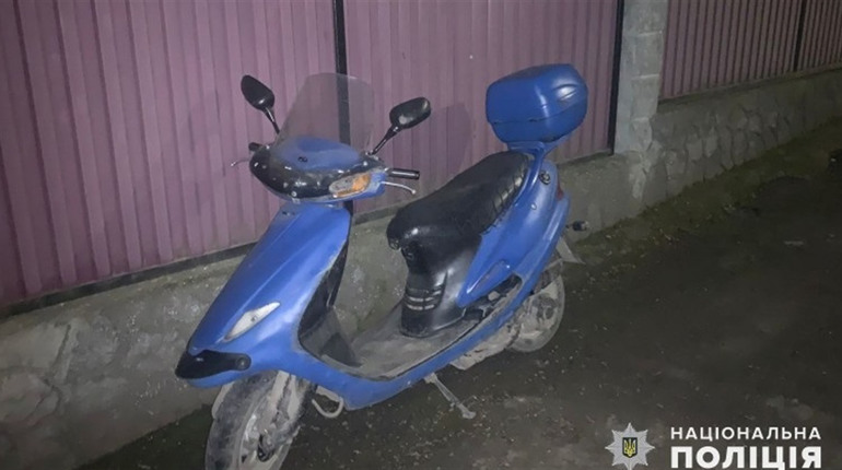 36-річний кіцманчанин не впорався з керуванням мопедом