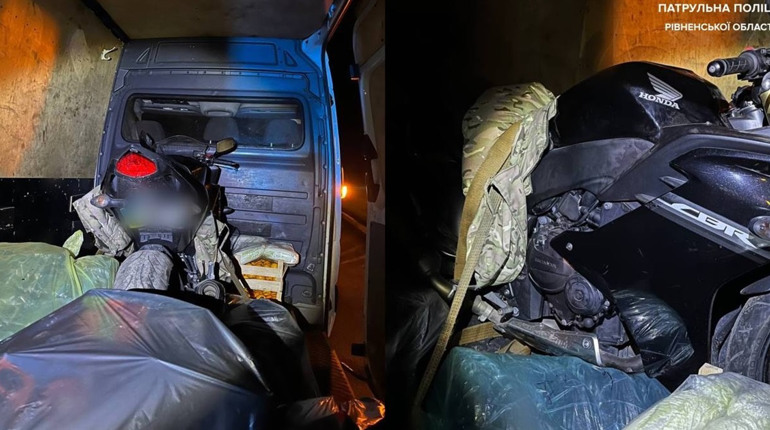 У Сарнах патрульні виявили мотоцикл у бусі — транспорт у міжнародному розшуку