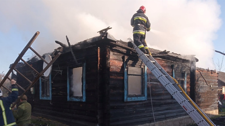 У Зарічненскій громаді горів будинок. Жертв немає