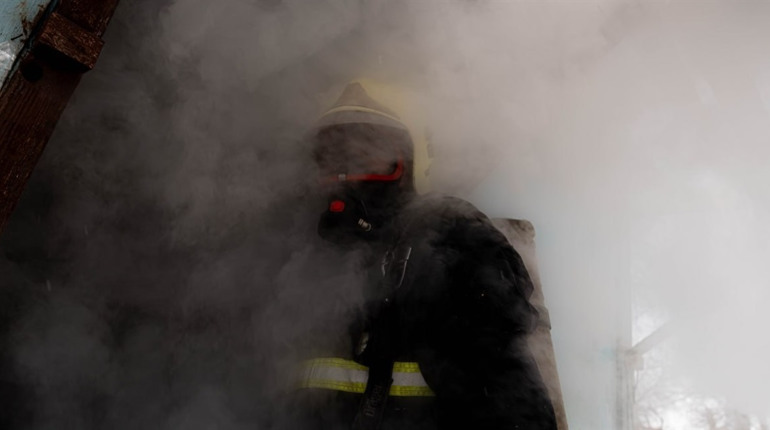 Вогнеборці врятували 35-річного чоловіка під час пожежі у Звягелі