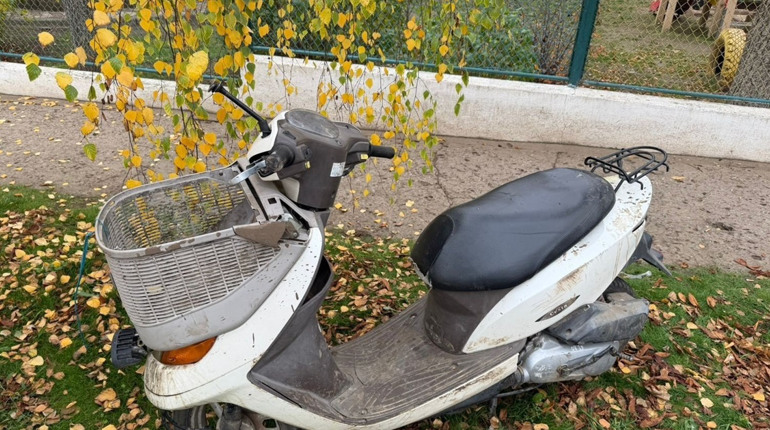 У Маяківській громаді чоловік збив пенсіонерку з мопеда та вкрав її транспорт