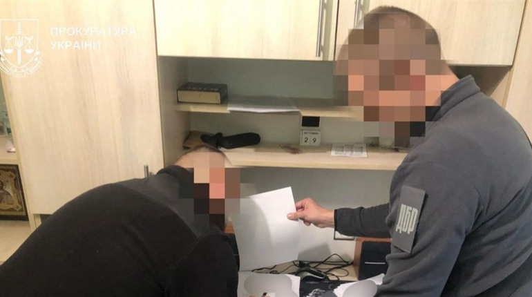 Правоохоронця підозрюють у незаконній видачі водійських посвідчень у Херсоні: це родич топпосадовця