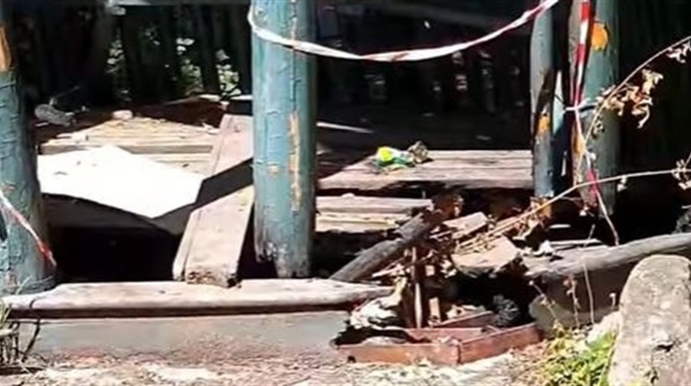 В парку «Софіївка» вандали поруйнували альтанку на Тарпейській скелі