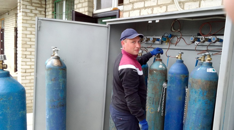 Щоб люди не задихалися: хто працює цілодобово, щоб у Біляївській лікарні завжди був кисень