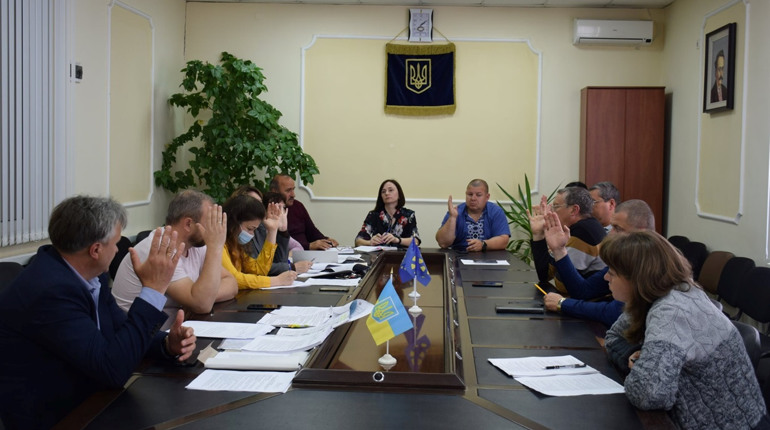 У Біляївці визначили підприємтво-переможця, яке надаватиме мешканцям громади послугу з вивозу сміття