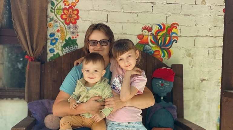 ​​​​​​​"Життя розділилось навпіл": як музикантка з Одеси переживає війну у Звягелі