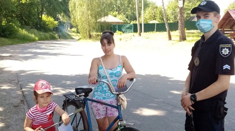 Менська поліція інструктує велосипедистів. Яких правил треба дотримуватися для безпеки