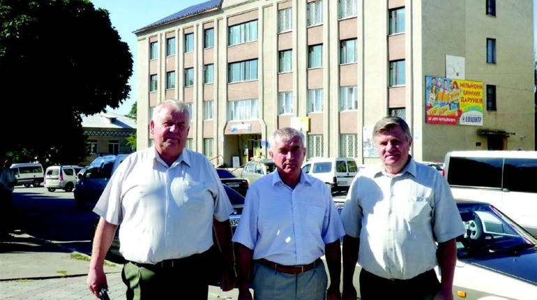 Дядьки довго чухали потилиці, дивуючись ідентичності копії з оригіналом