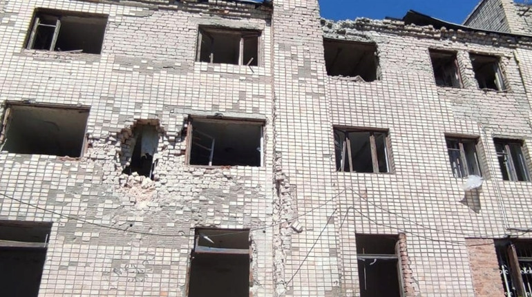 Окупанти атакують правобережжя Херсонщини: влучили у навчальний заклад, житлові будинки