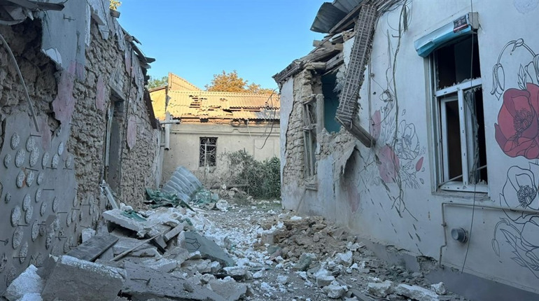Ворог вдарив по дитсадку в Херсоні, є щонайменше один поранений