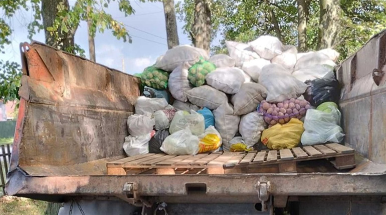 Жителі сіл Новоград-Волинської громади збирають продукти для військових