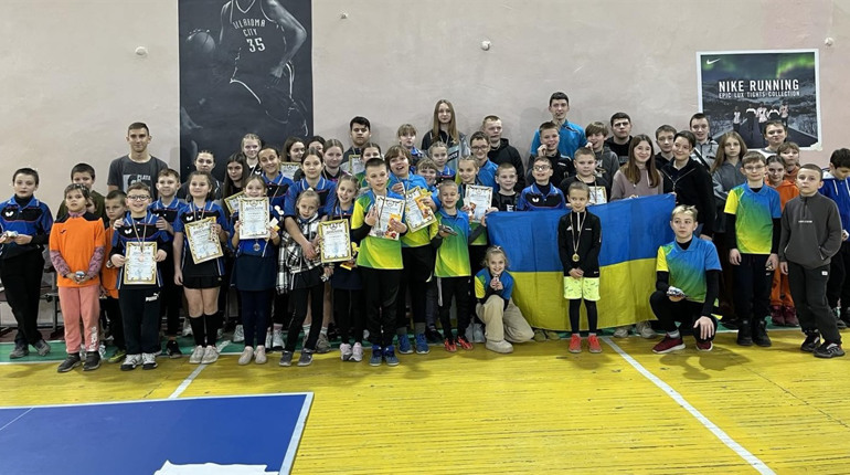 Глухівчани здобули медалі на Різдвяному турнірі з настільного тенісу, де збирали гроші для ЗСУ